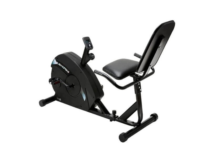 bicicleta ergométricas em um fundo branco 