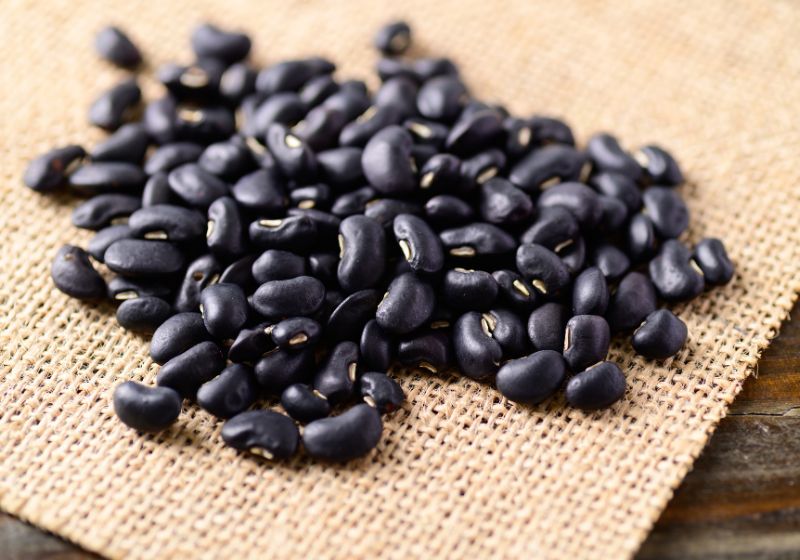 Tábua com feijão preto
